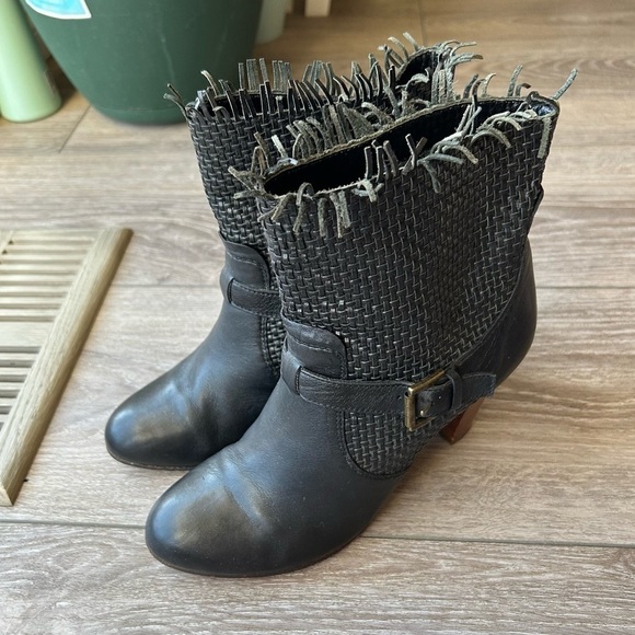 Lottusse Braided Leather  Heeled Boots with Fringe Made in Spain - Picture 2 of 12